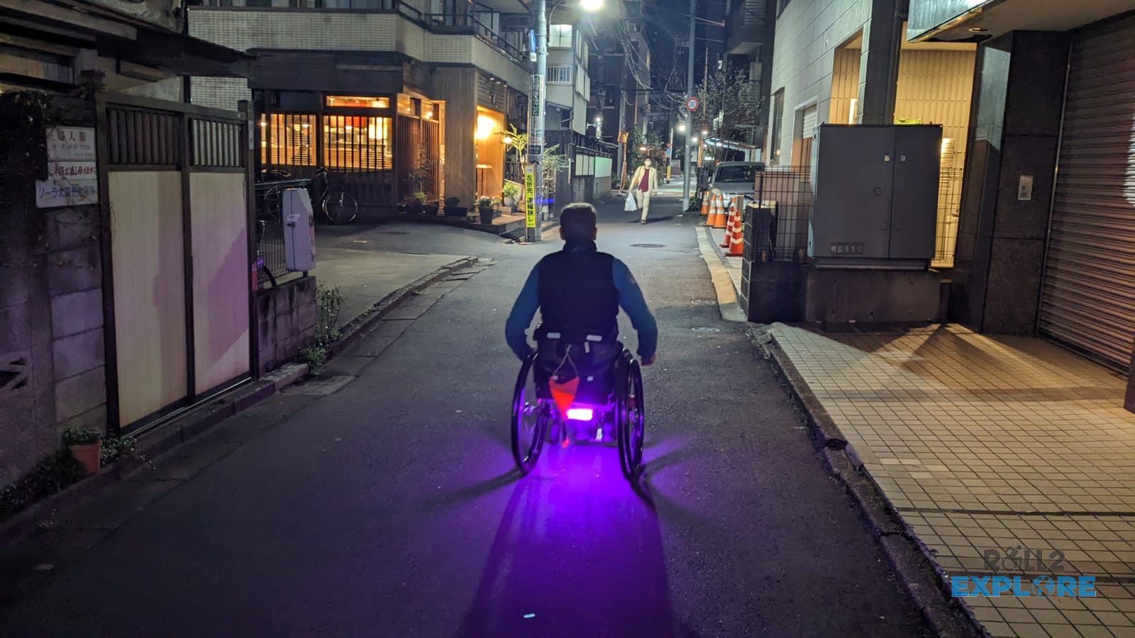 A small street in Tokyo (no sidewalk)